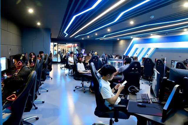 朝鲜网吧开业人满为患,都能玩什么游戏?打使命召唤?