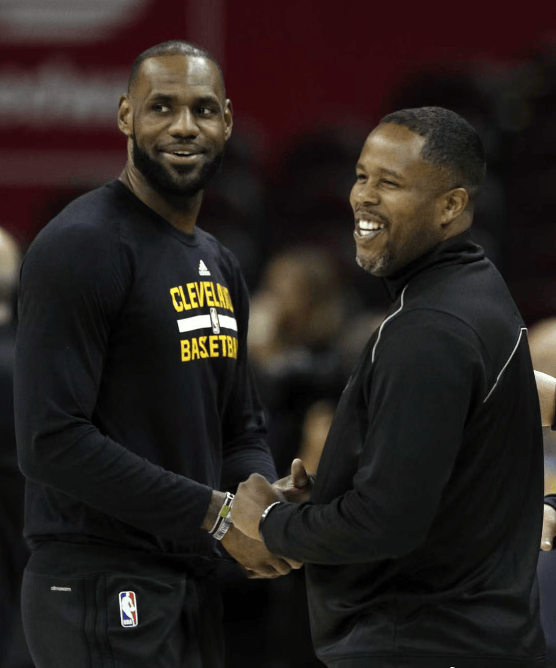 詹姆斯带走调查?NBA大鱼曝光,单场涉及10万,出售浓眉信息赚钱