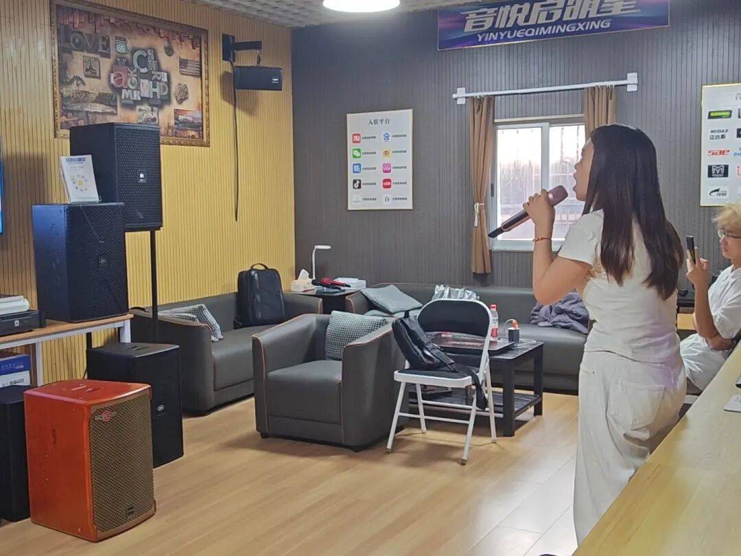 张启东:欢迎自助KTV商家加入“专业展厅深度合作计划”迅速提升竞争力持续获得被动收入。(建议想要入行的老板认真看完)。