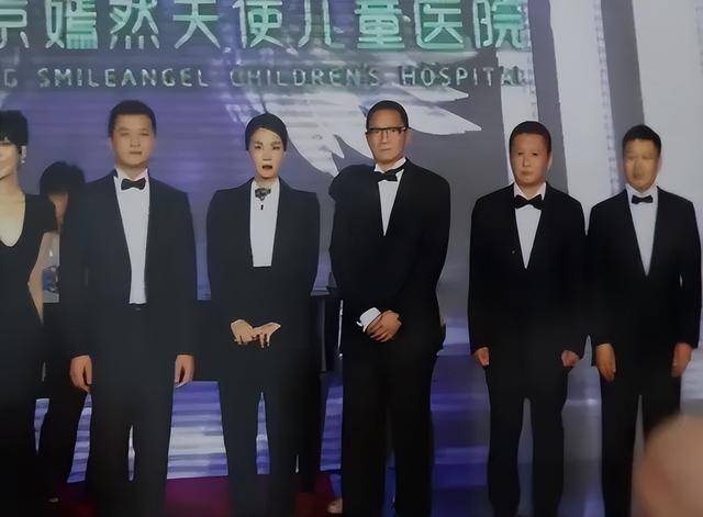 6天涨粉超百万，超30万人捐款近2000万元，李亚鹏因“做好人”口碑反转